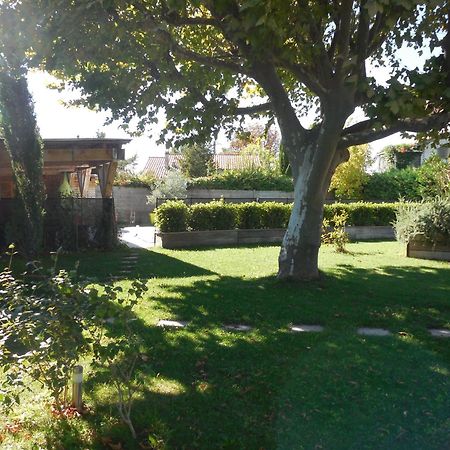 LʼIsle-sur-la-Sorgue La Maison Bleue المظهر الخارجي الصورة