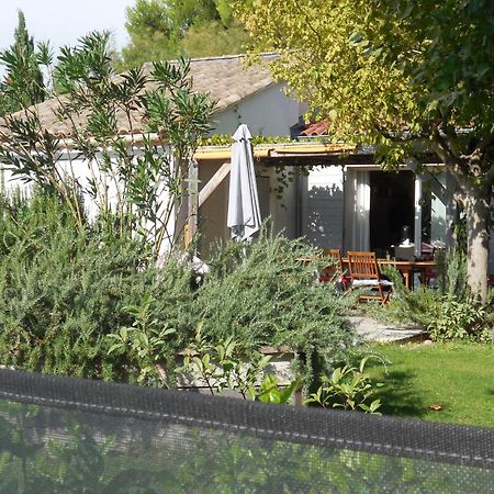 LʼIsle-sur-la-Sorgue La Maison Bleue المظهر الخارجي الصورة