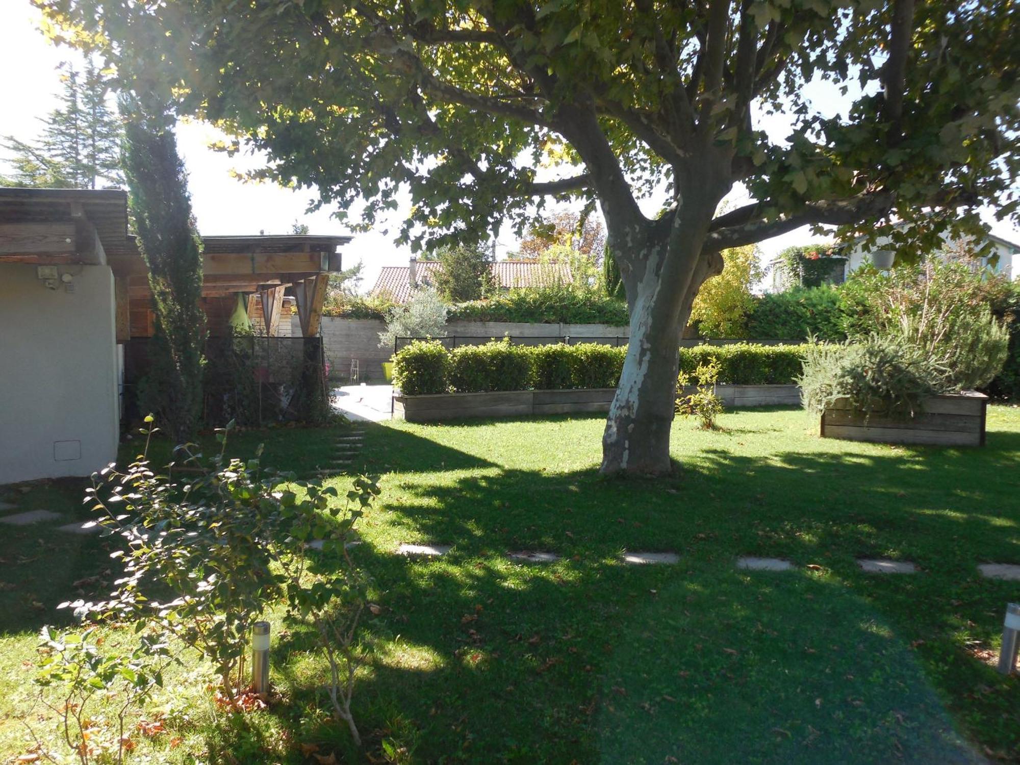 LʼIsle-sur-la-Sorgue La Maison Bleue المظهر الخارجي الصورة